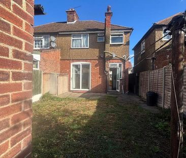 3 bedroom semi-detached house to rent - Photo 5