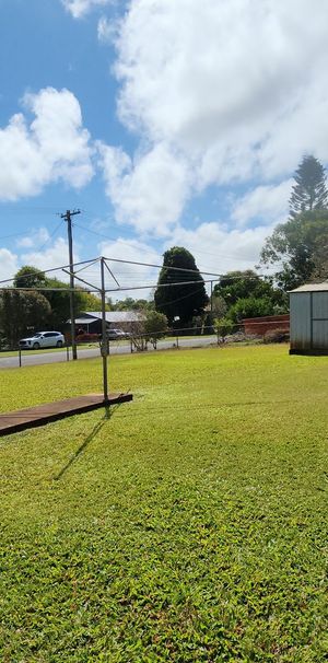 THREE BEDROOM HOME CLOSE TO SCHOOLS! - Photo 1