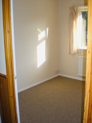 2 Bed Bungalow, Stoneywell Road, LE4 - Photo 3