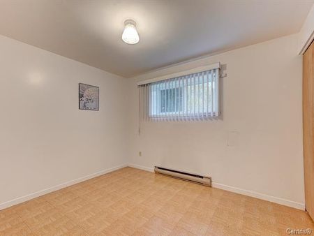 Maison de plain-pied - 2778 Rue Bourgogne - Photo 5