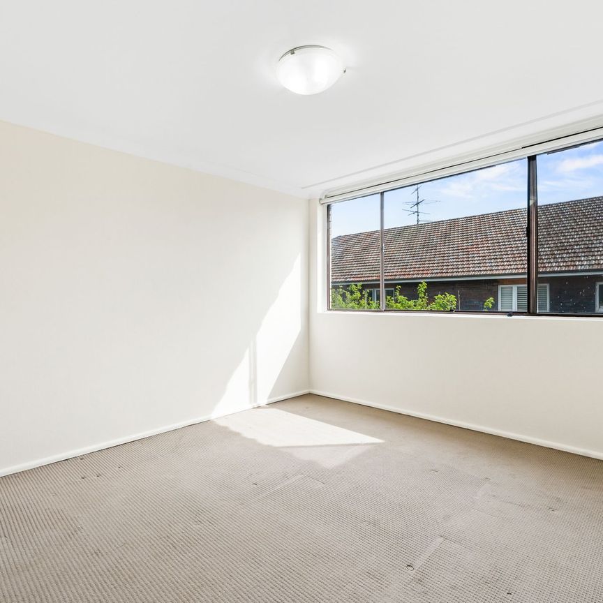 Wonderful Two Bedroom Apartment with Balcony and Lock up Garage - Photo 1