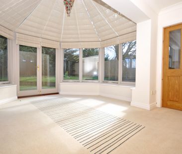 Redgrove Park, Cheltenham, Gloucestershire - Photo 6