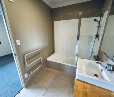 Spacious townhouse/apartment - Photo 1