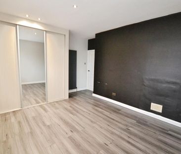 3 bedroom flat to rent - Photo 6