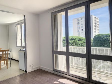 Location Appartement 1 pièce 35m² TROYES 10000 - Photo 2