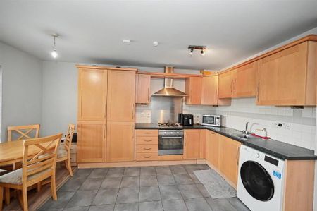 Apt 11, Kingsway Court, Dunmurry, Belfast, BT17 9SE - Photo 4