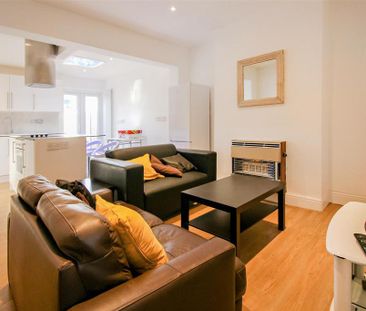 4 bedroom terraced house to rent - Photo 1