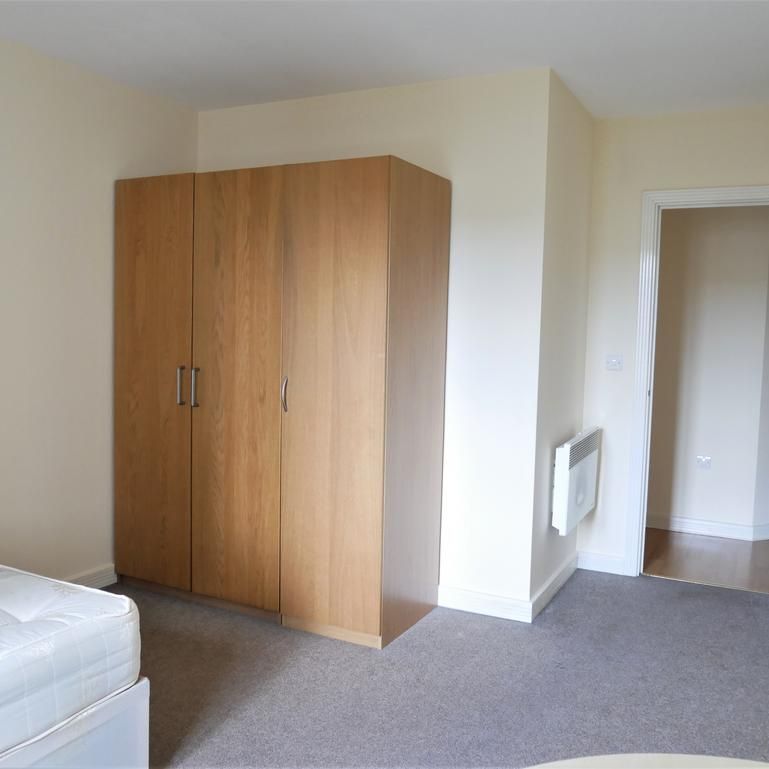 1 bedroom in a house share to rent - Photo 2