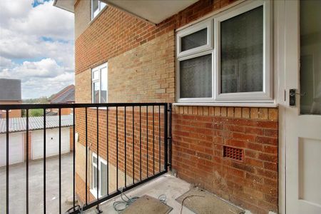 2 bedroom flat to rent - Photo 4