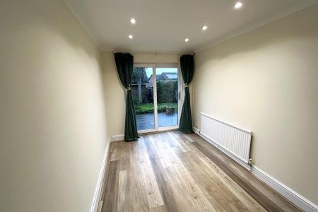 3 bedroom terraced house to rent - Photo 3