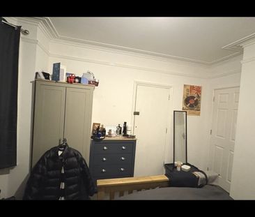 Room in a Shared House, Newcombe Road, SO15 - Photo 6