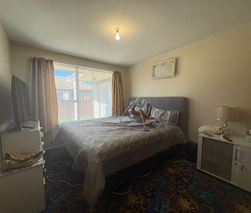 Quiet 2 Bedroom unit - Photo 6