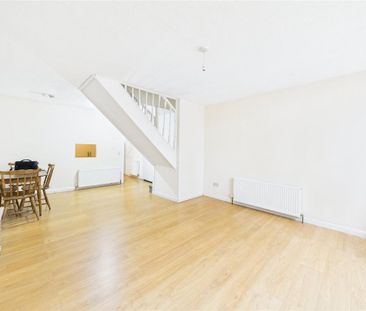 2 bedroom maisonette to rent - Photo 2