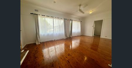 Three bedroom, family home - Photo 2