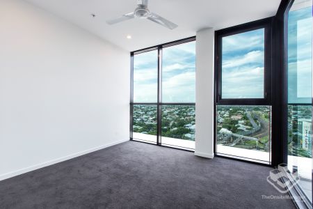 UNFURNISHED APARTMENT 3 BED, 2 BATH, 1 CAR SPACE ON 50 HUDSON ROAD ALBION QLD 4010 - Photo 4