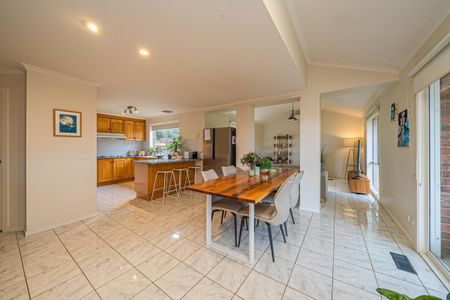 Immaculate, elevated home in a great location - Photo 4