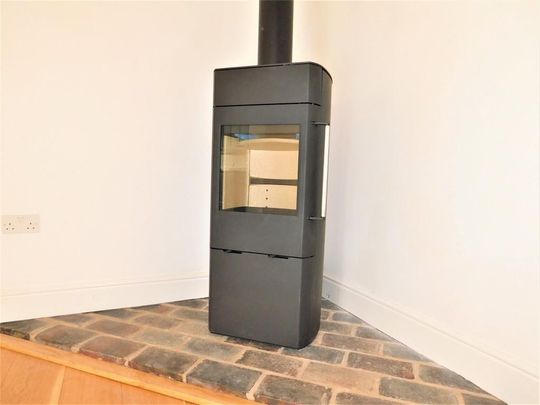 3 bedroom barn conversion to rent - Photo 1