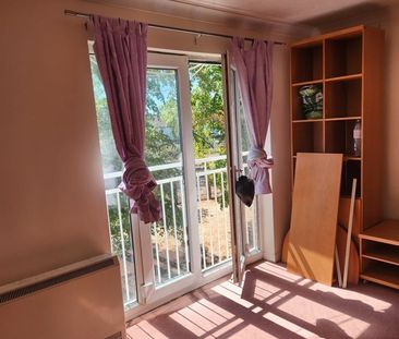 2 Bed Flat, Payne Close, IG11 - Photo 4