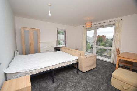 3 bedroom flat to rent - Photo 2