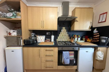 Cameron Close - Photo 2