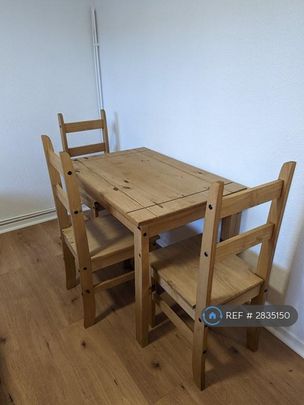 1 bedroom in a flat share to rent - Photo 1