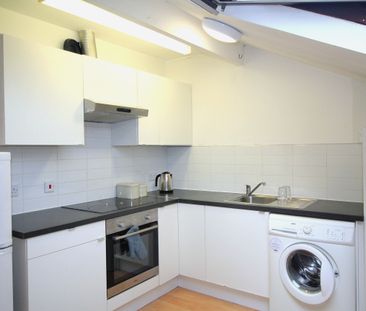 Flat 3, 22 Kelso Road, LS2 9PR, Leeds - Photo 2
