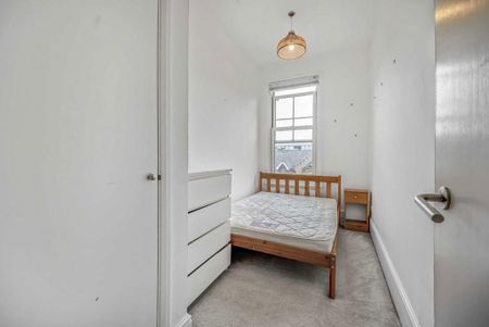 3 bedroom flat to rent - Photo 2