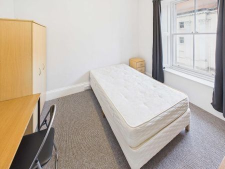 3 bedroom flat to rent - Photo 3