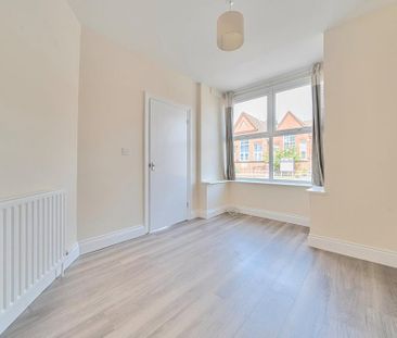 4 bedroom end of terrace house to rent - Photo 1