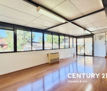 Charming 3-Bedroom Home with Spacious Backyard - Photo 6