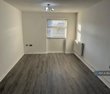 3 bedroom flat to rent - Photo 6