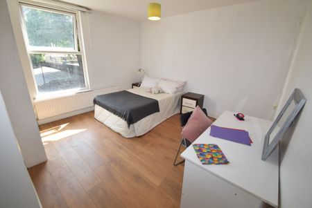 4 bedroom terraced house to rent - Photo 5