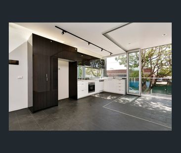 Lifestyle & location - Photo 3