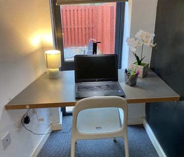 19 Whitegate Road, Huddersfield, HD4 - Photo 1