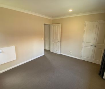 Fantastic home - great location - Photo 6