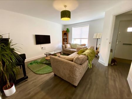 3 bedroom semi-detached house to rent - Photo 5