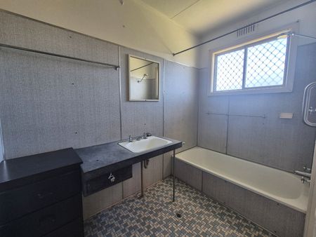 Lovely 2 Bedroom Unit In Chatham - Water & Lawns Included! - Photo 5