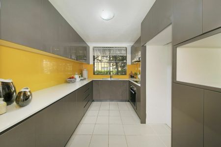 Perfectly Located 2 Bedroom Apartment! - Photo 5