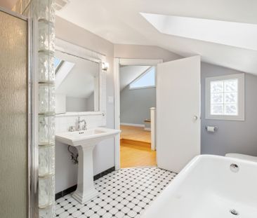 For Lease - 21 Kelso Avenue, Toronto, Ontario - Photo 5