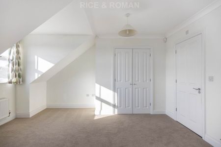 2 Bedroom Apartment, Templeton Court – Hampton Hill - Photo 4