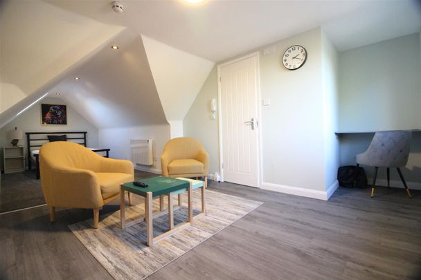 Kingsway, Hayes - Photo 1