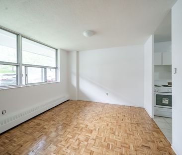 For Lease - 5 Glamorgan Avenue Unit# 811, Toronto, Ontario - Photo 3