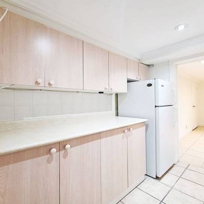 A-1745 Bathurst St: Spacious lower level 1-bedroom, 1-bathroom unit - Photo 3