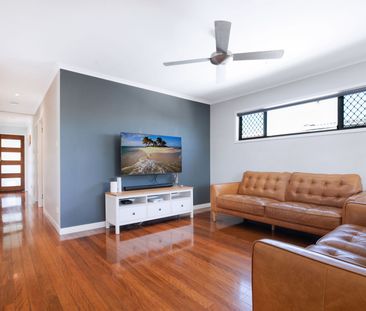 Charming Coastal Family Home Designed for Living and Entertaining - Photo 2