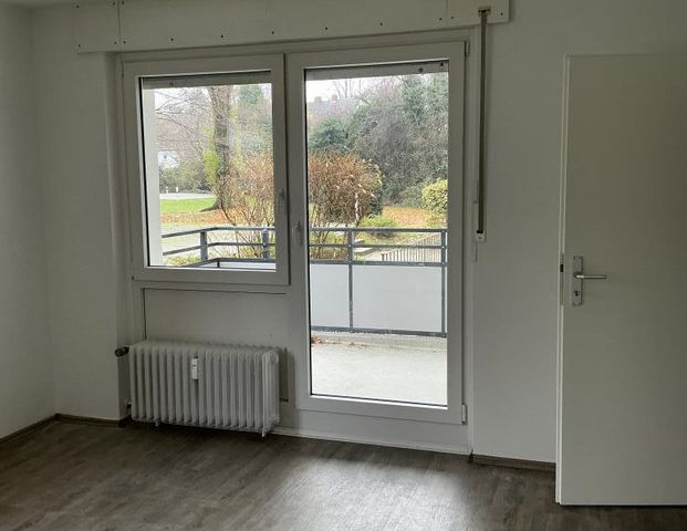 Erdgeschoss mit Badewanne und Balkon - Foto 1