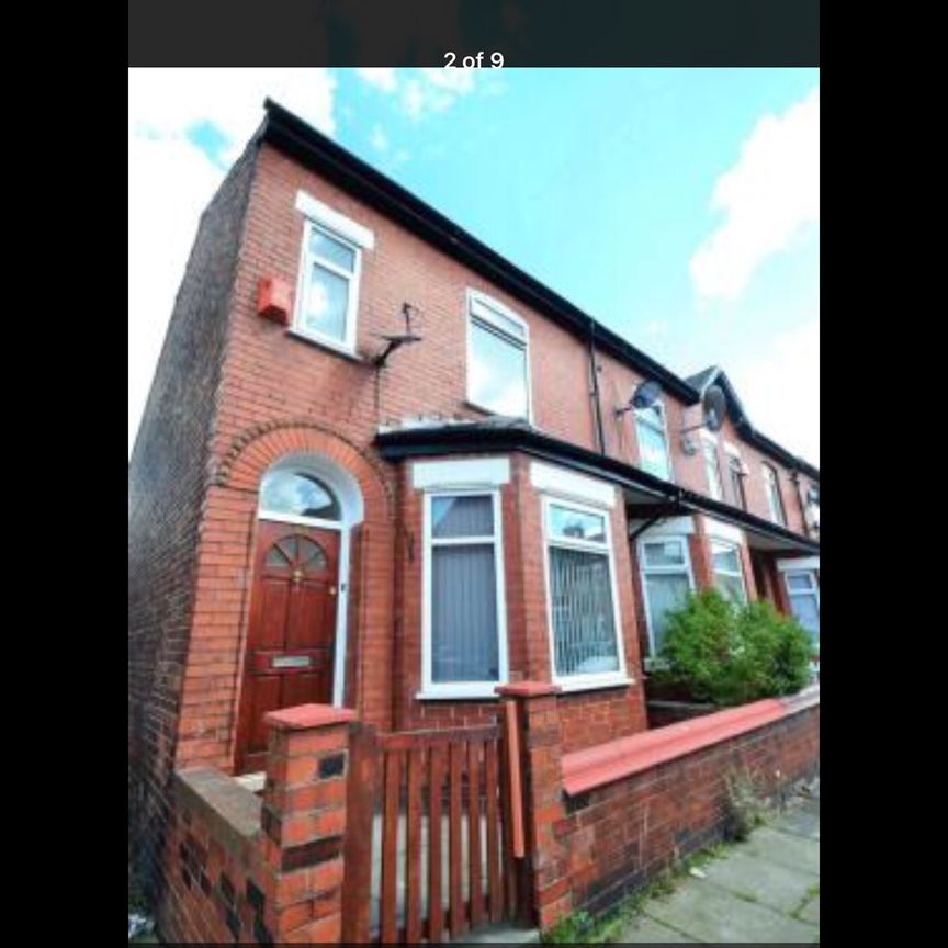 Room in a Shared House, Fairfield Street, M6 - Photo 1