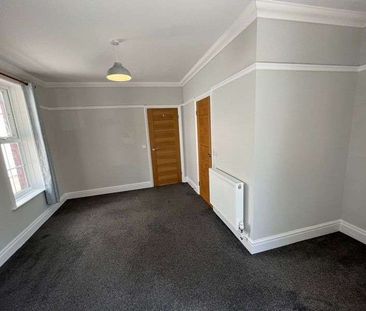 2 Bed Ground Floor Flat with Off Road Parking and Garden - Photo 1