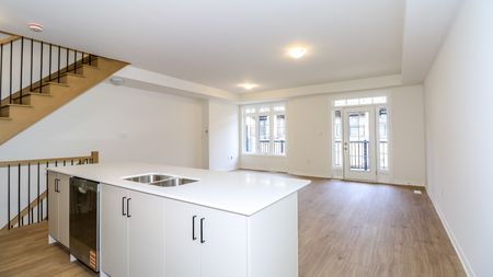 For Lease - 2025 Matteer Court Unit# Unit 20, Innisfil, Ontario - Photo 4