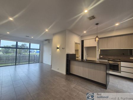 28 Abercrombie Avenue, Keysborough - Photo 3