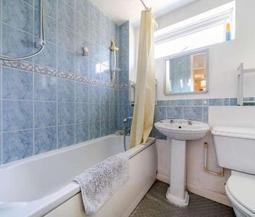 Woking, Surrey, GU21 - Photo 5